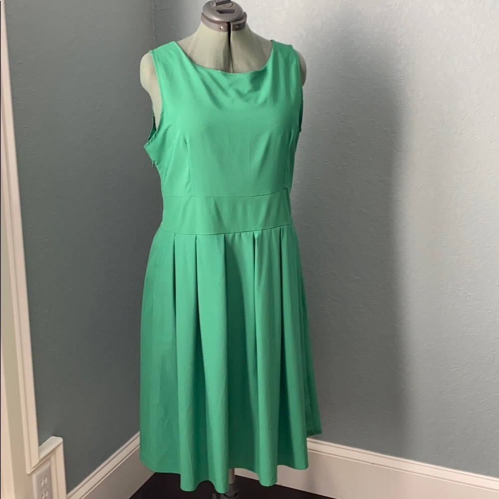 Dreagal Jumper style dress with side zipper